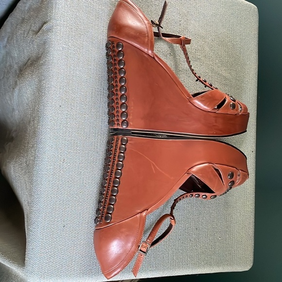 Chic Brown Wedge Sandals with studs  9b - Picture 11 of 12